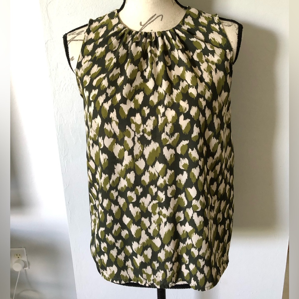Banana Republic Green and Cream Patterned Blouse